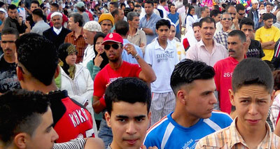 الشباب المغاربة متشبتون بقوة ببلدهم
