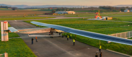 L'avion solaire commence son tour du monde