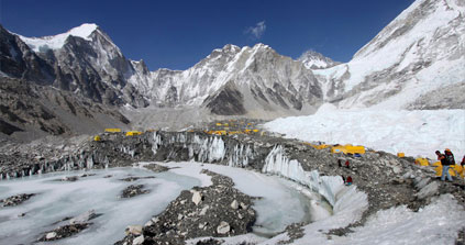 Climate model suggests everest glaciers could nearly disappear