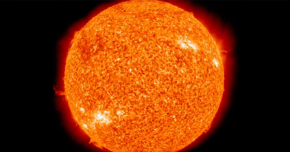 Pourquoi fait-il plus chaud dans l'atmosphère du Soleil qu'à sa surface ?