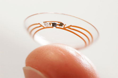 جوجل تختبر عدسات لاصقة ذكية لعلاج طول البصر