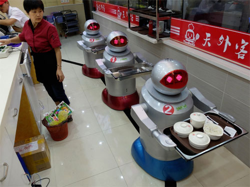 الروبوت سيحل محل الإنسان في ثلث الوظائف