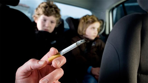 تدخين الأم يؤثر سلبا على سلوك الطفل