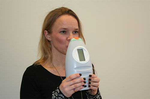 جهاز يحدد كمية غاز الأمونيا في هواء الزفير وارتباطه بالأمراض