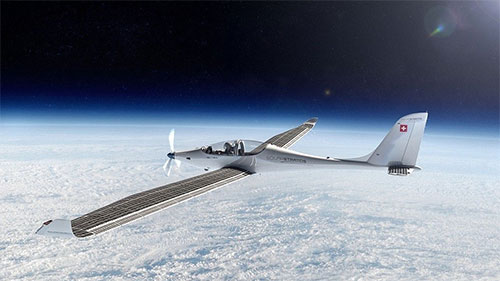 "سولارستراتوس" أول طائرة شمسية تصل حافة الفضاء