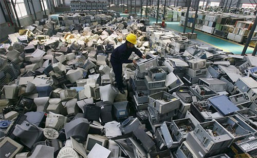 النفايات الإلكترونية تتكتل في آسيا مهددة البيئة