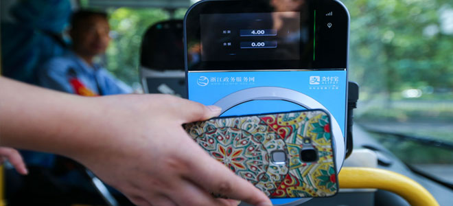 في الصين.. دفع أجرة الأتوبيس عبر الهاتف الذكي