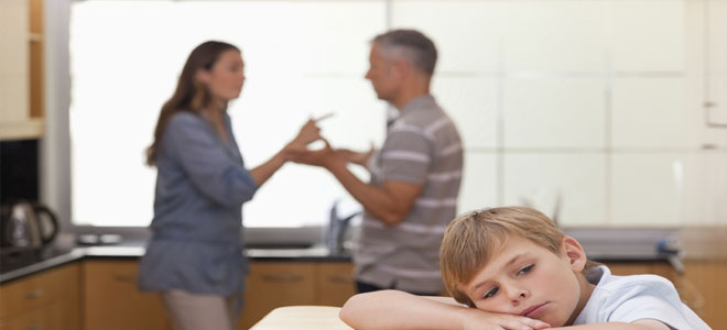 قلق الآباء.. يؤثر في مخ الأطفال
