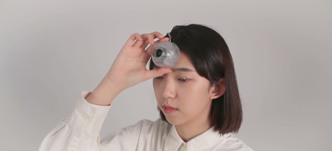 Addicted to your smartphone? This robotic third eye will help you walk while looking at your screen